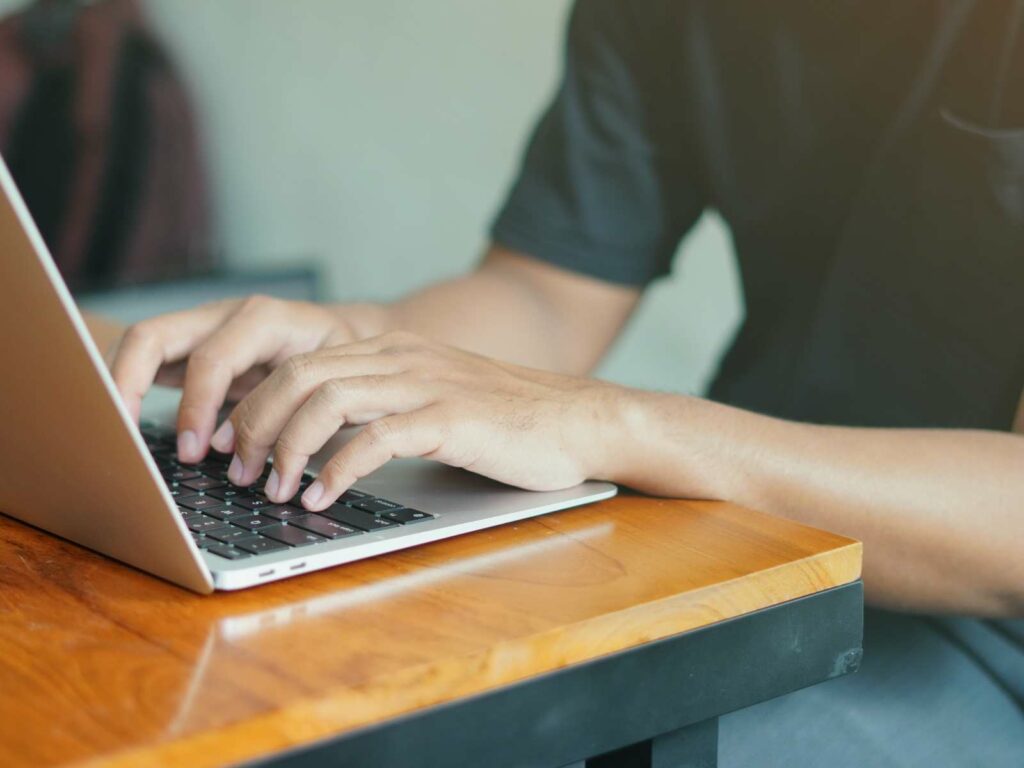 Redator Freelancer: O que é, o que faz e por que contratar